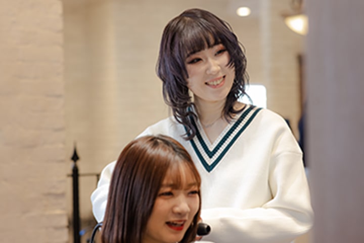 田中 愛利子のサロンワークの様子